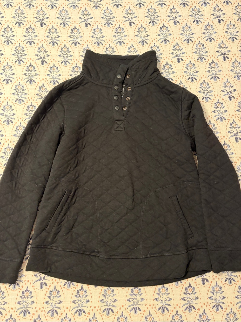 Quilted Black Pullover Hoodie Sweatshirt